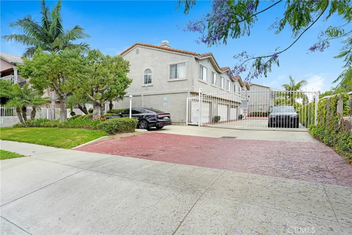 6551 Motz, Paramount, California 90723