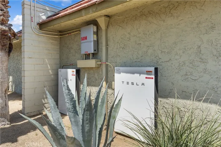 Tesla Solar Panel Back Up Battery
