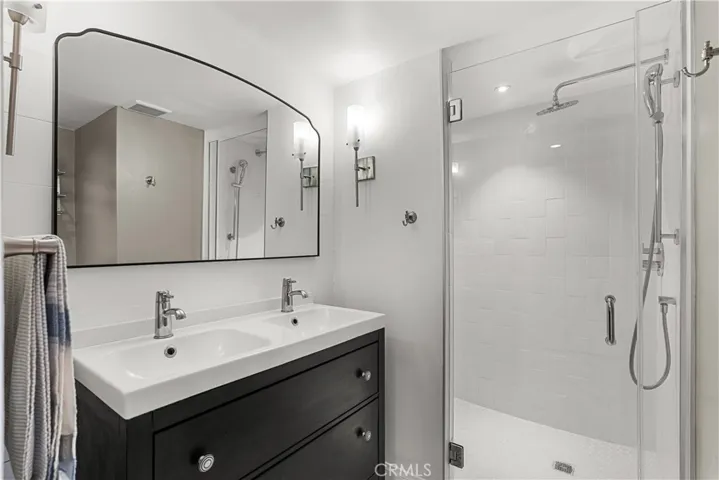Bathroom No. 03
