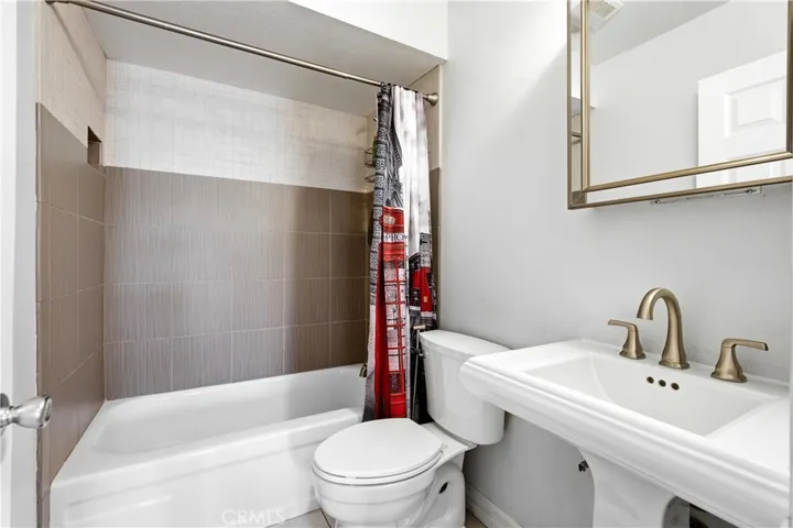 Full Bathroom upstairs