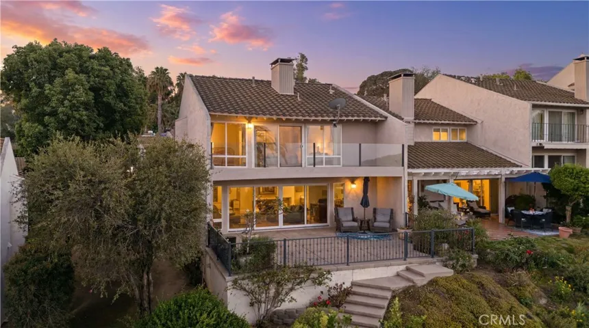 Rear view of the property to enjoy the Panoramic views of Riverside