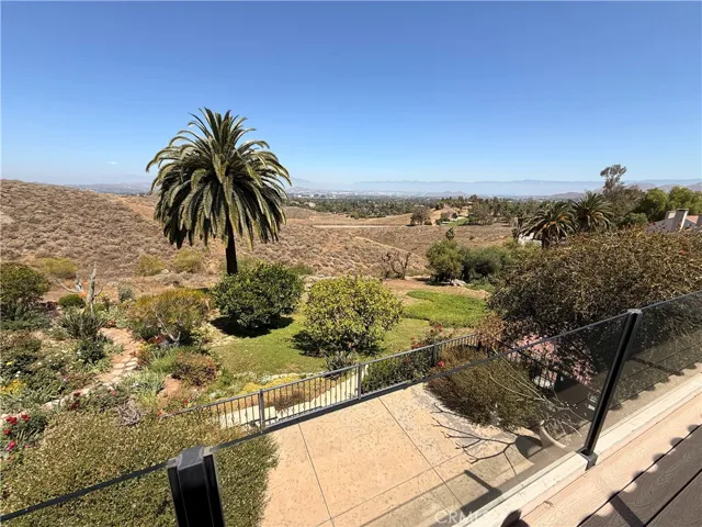 Sweeping 180° unobstructed views of Downtown Riverside from the 1st and 2nd floors