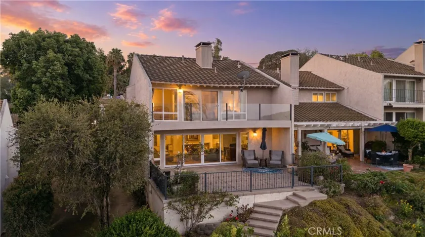 Rear view of the property to enjoy the Panoramic views of Riverside