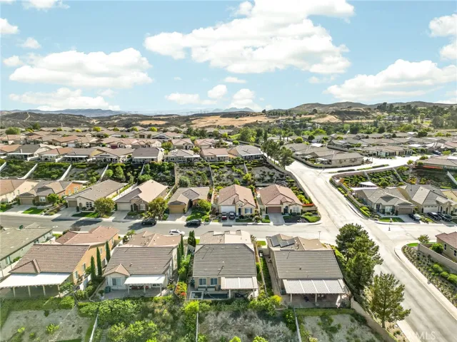 Neighborhood View to the West