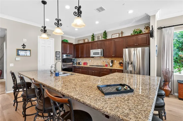 Beautiful Granite Island Kitchen