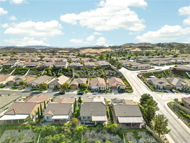 Neighborhood View to the West