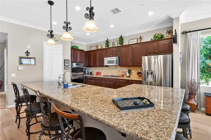 Beautiful Granite Island Kitchen
