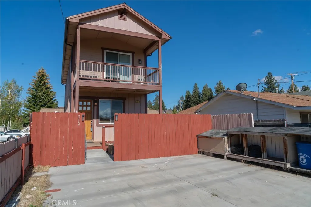 This property features a spacious, expansive parking area with ample room for homeowners and guests.