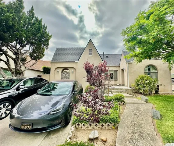Front of house | Driveway