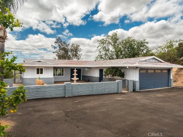 2302 Via Dieguenos, Alpine, California 91901