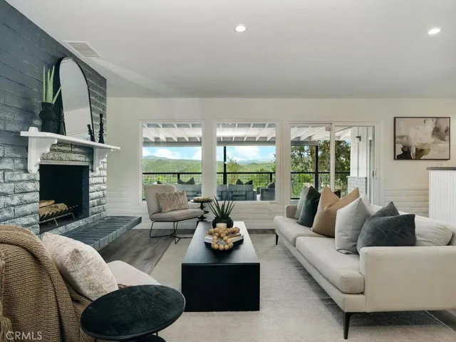 2302 Via Dieguenos, Alpine, California 91901