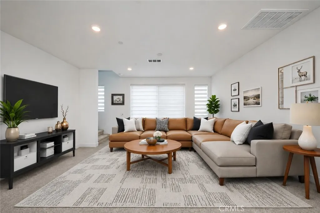 Living-Virtually Staged