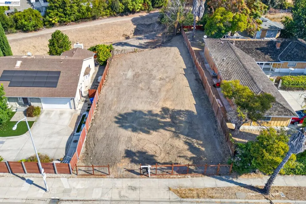 3279 Washington Blvd.