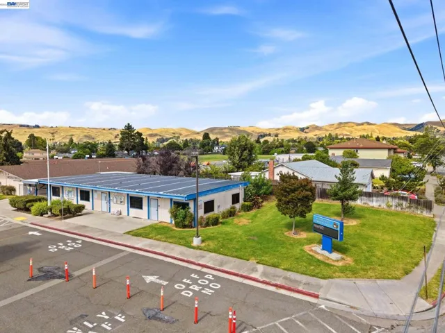 2 Minutes Drive / 13 Minutes Walk from Mission Valley Elementary School