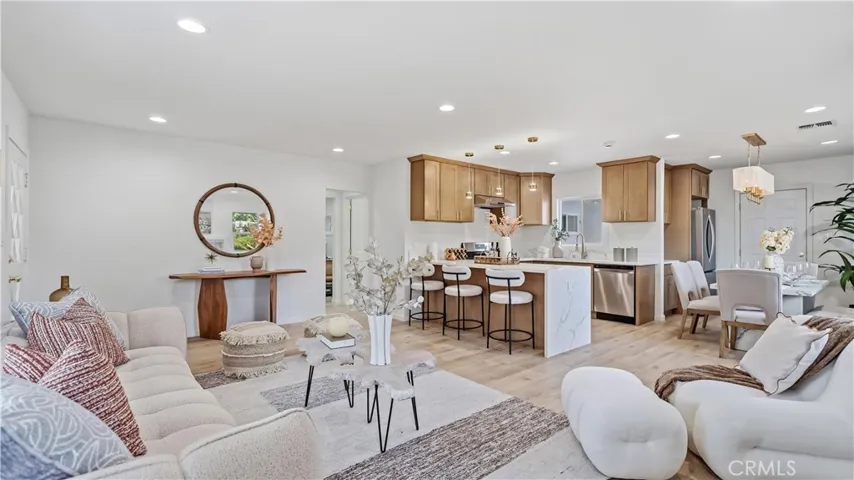 7500 Vassar, Canoga Park, California 91303