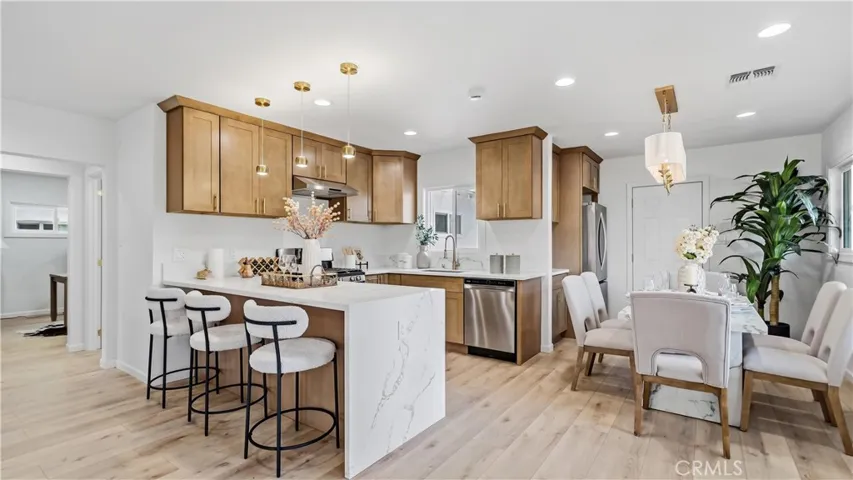 7500 Vassar, Canoga Park, California 91303