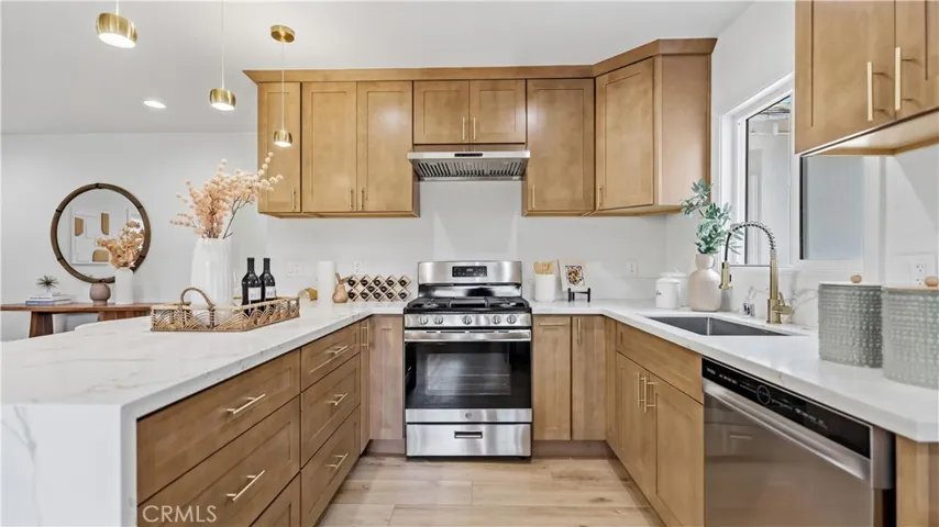 7500 Vassar, Canoga Park, California 91303