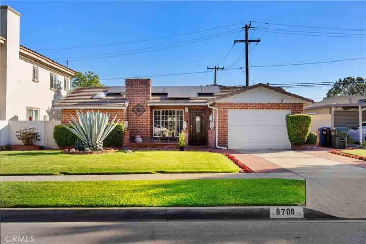 Manicured front yard!