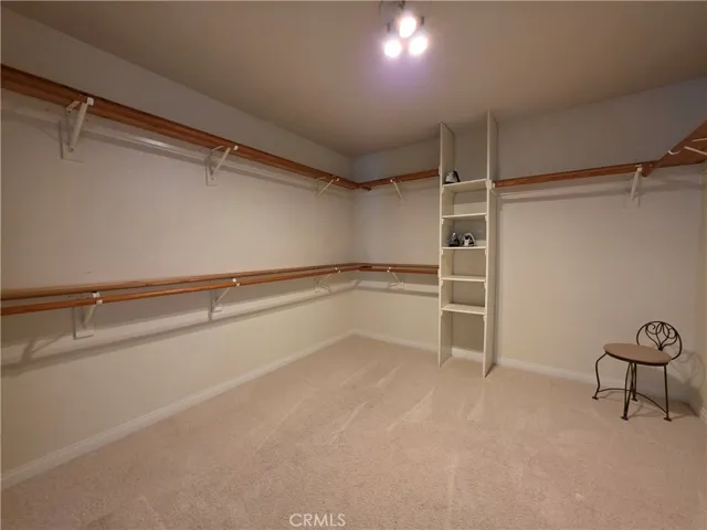 Primary en-suite HUGE walk-in closet