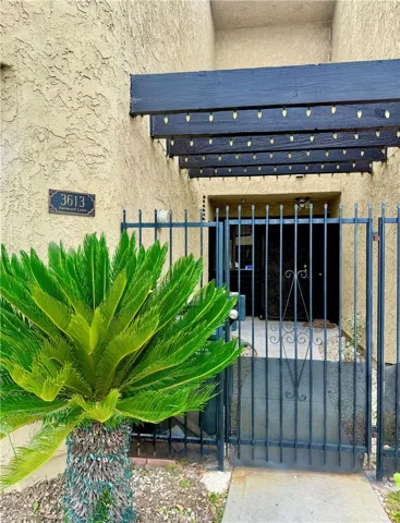 Entrance with outdoor gate