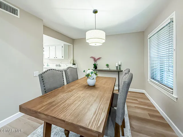 bLiving and Dining5