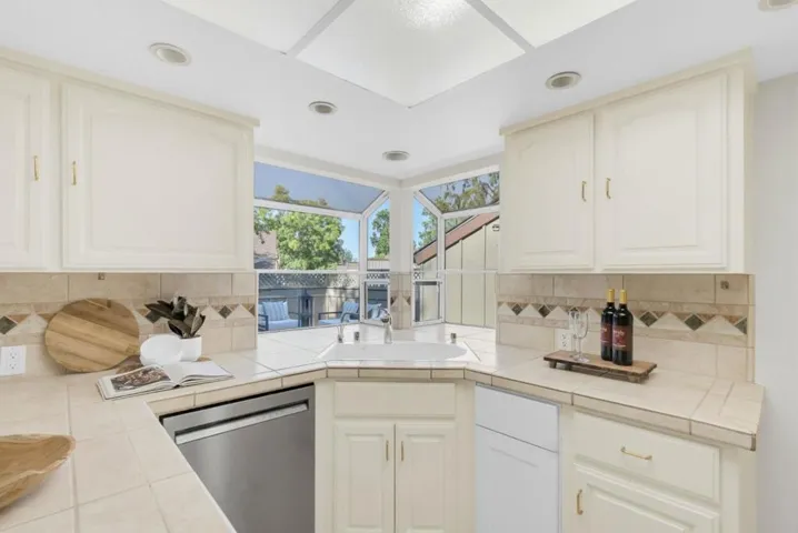 107 Charter Oaks Circle, Los Gatos, California 95032
