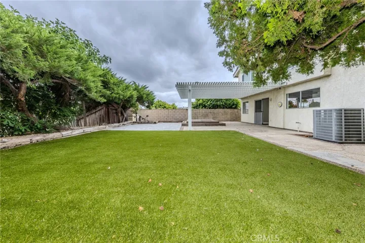 Newer HVAC system in house and as a bonus a dogpark and milelong greenbelt nearby.