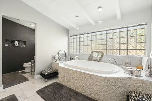 jacuzzi/spa