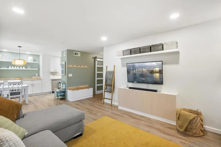 140 Walnut Ave 2a, San Diego, California 92103