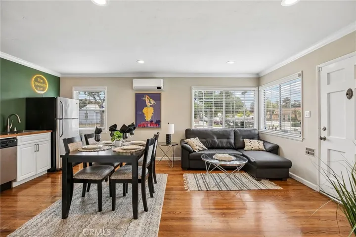 Dining room/ Living room