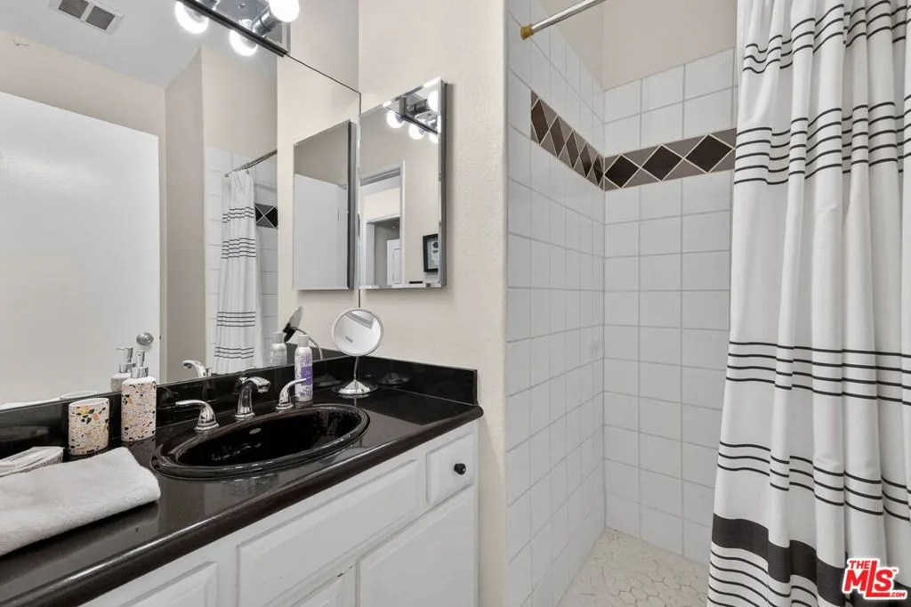 2nd Bathroom