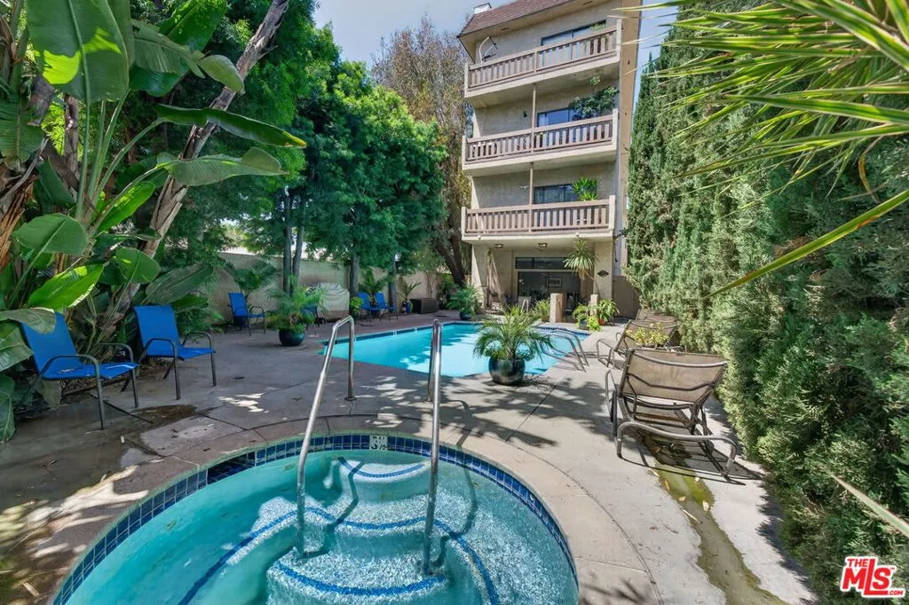 Pool & Hot Tub