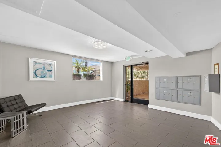 Lobby/Mailboxes