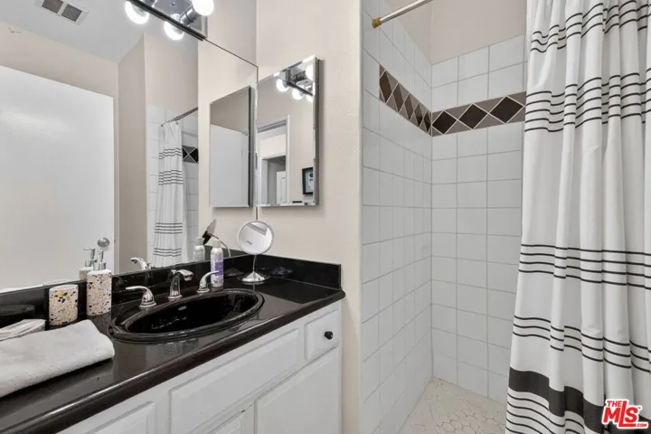 2nd Bathroom