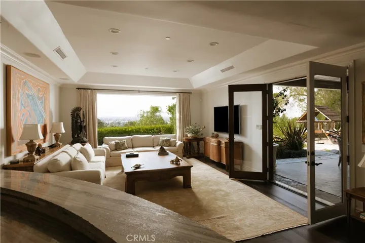 17984 Boris Drive, Encino, California 91316
