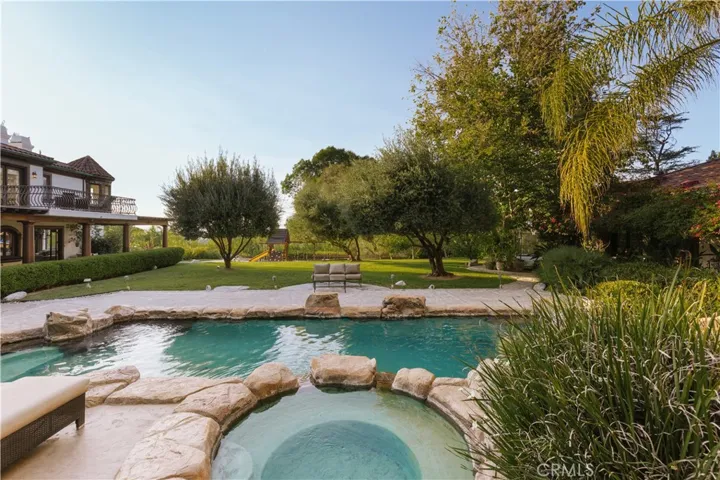 17984 Boris Drive, Encino, California 91316