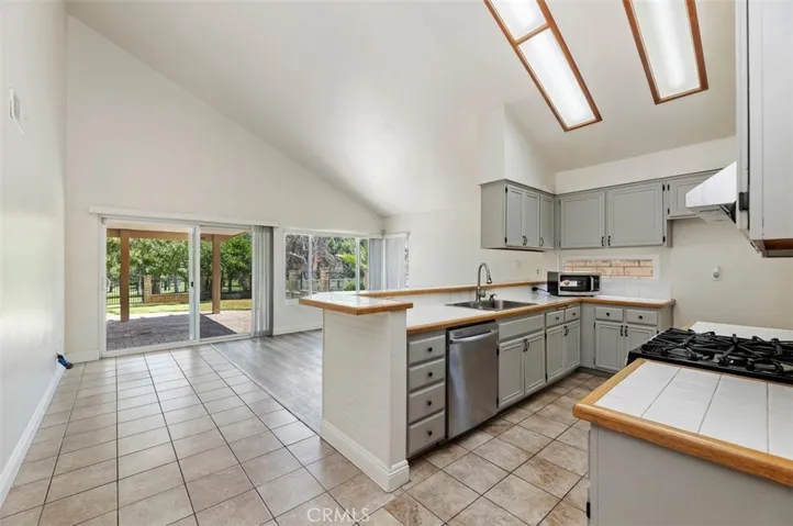 7296 Linares, Jurupa Valley, California 92509