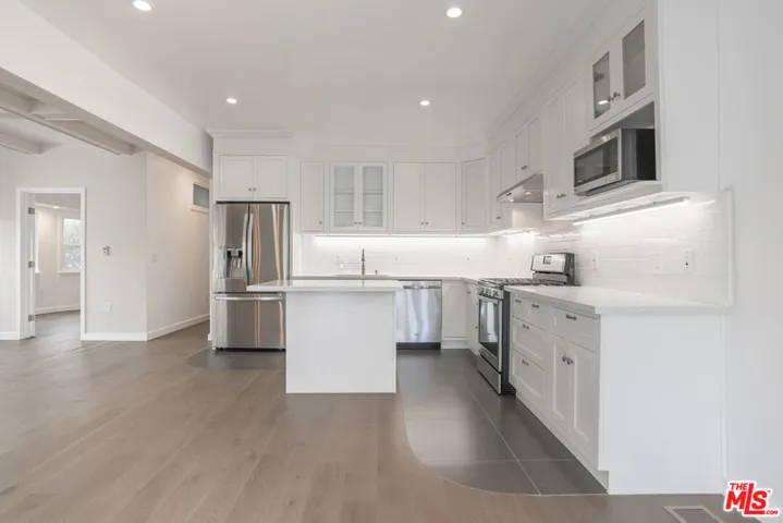 31 Breeze Avenue A, Venice, California 90291