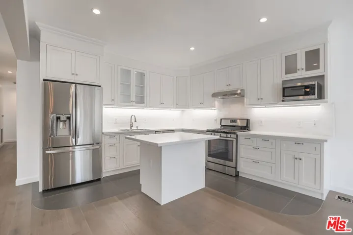 31 Breeze Avenue A, Venice, California 90291