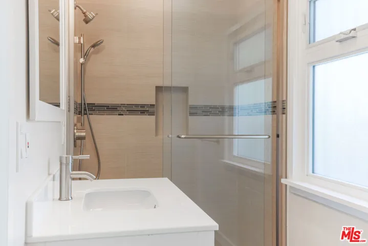 31 Breeze Avenue A, Venice, California 90291