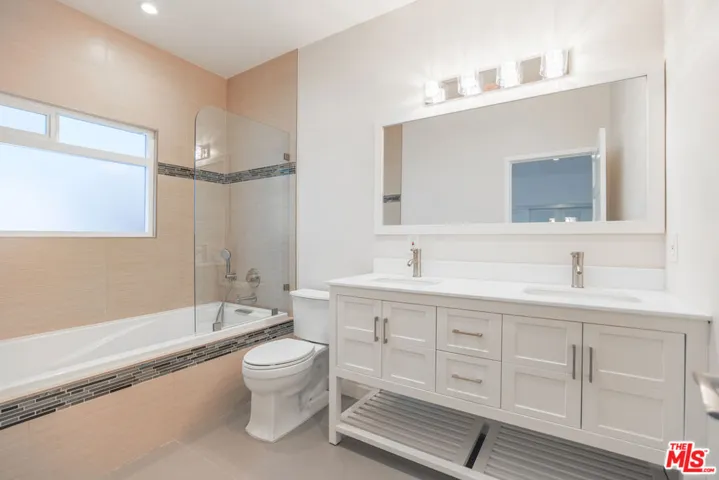 31 Breeze Avenue A, Venice, California 90291
