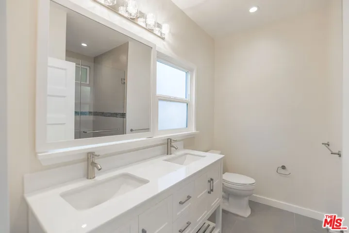31 Breeze Avenue A, Venice, California 90291