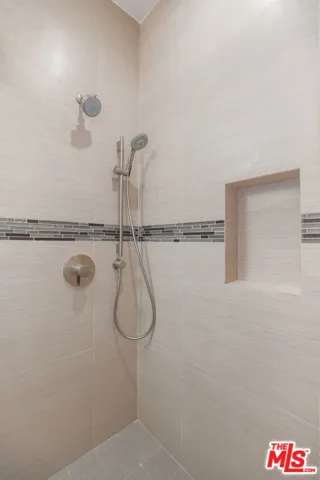 31 Breeze Avenue A, Venice, California 90291