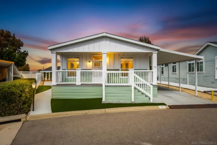 https://zimg.paragon.ice.com/ParagonImages/Property/PA/SDMLS/-524990/1/533/400/df492b82fd2adc34f4489d4cb01fa72e/3/94e1aff87641a4ffe0206b77ab198873/-524990-dce0afe6-87ff-4b47-9bee-522dcc582811.JPG