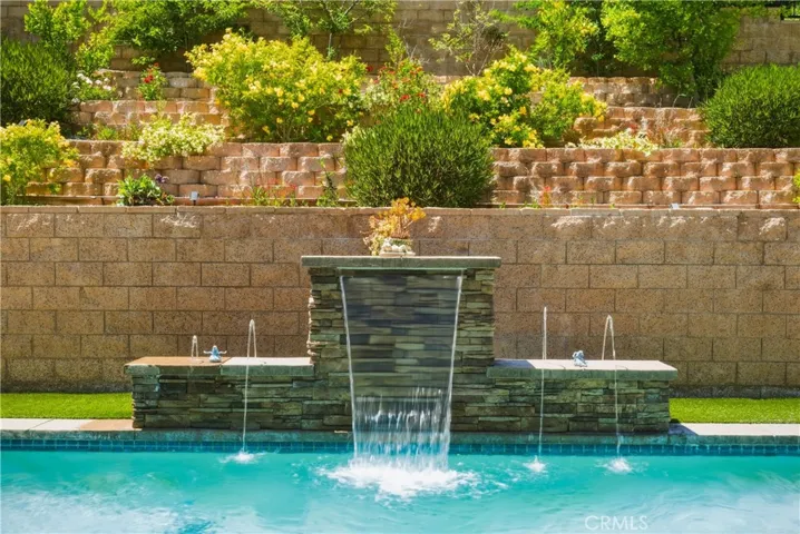 4977 Hydepark Drive, Agoura Hills, California 91301