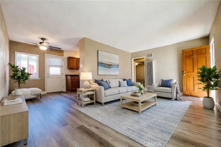 2536 Orange Avenue F, Costa Mesa, California 92627