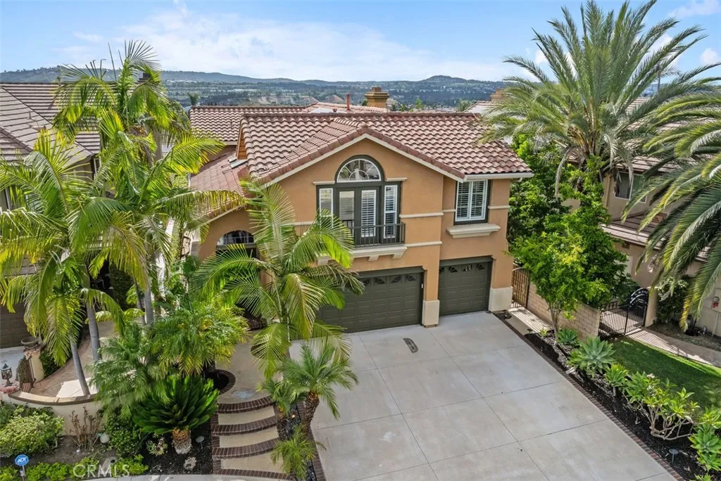 Large driveway with possible 4 car parking