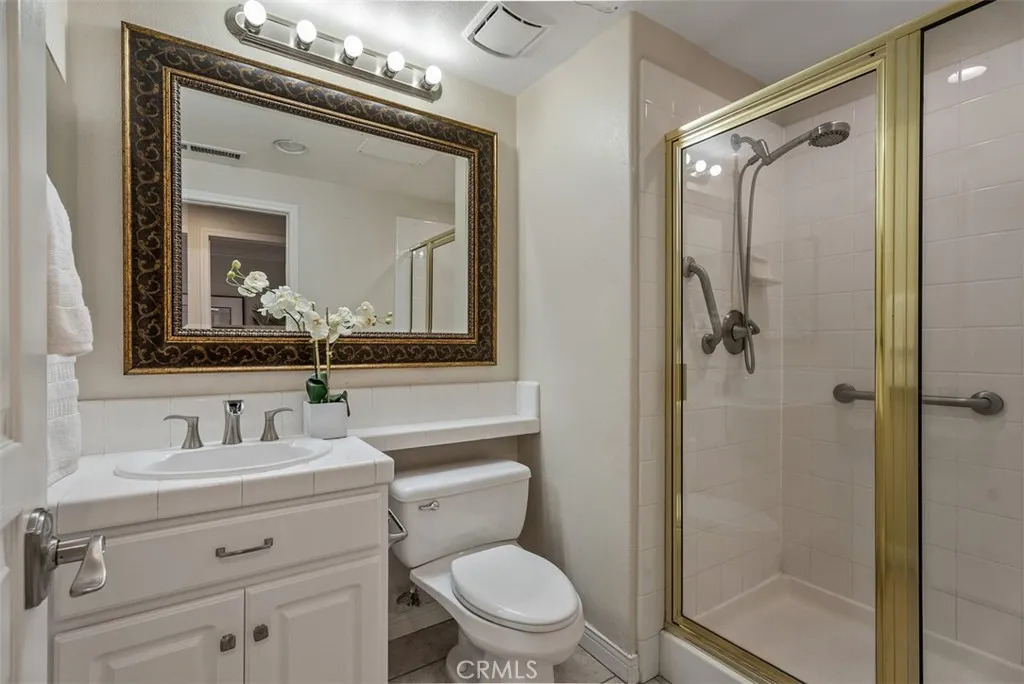 Downstairs full bathroom
