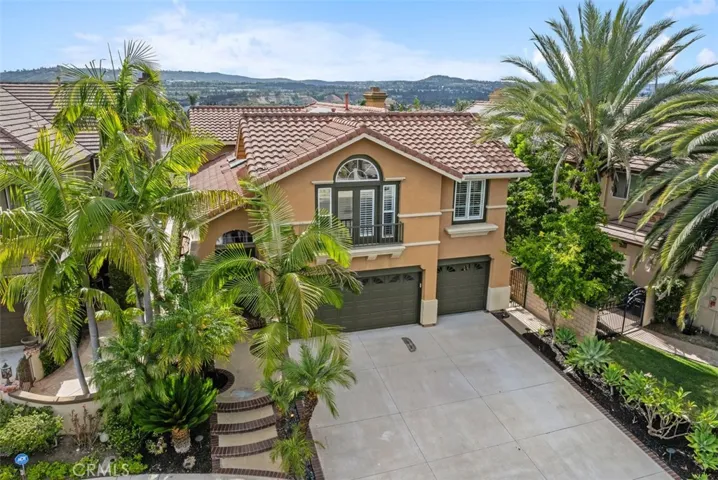 Large driveway with possible 4 car parking