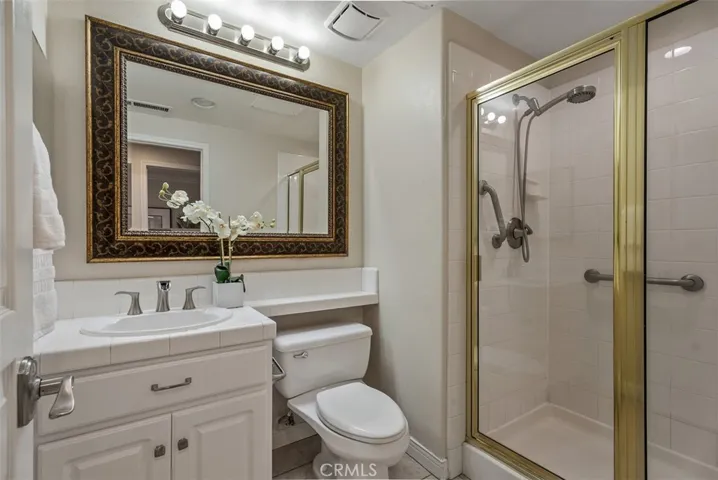Downstairs full bathroom